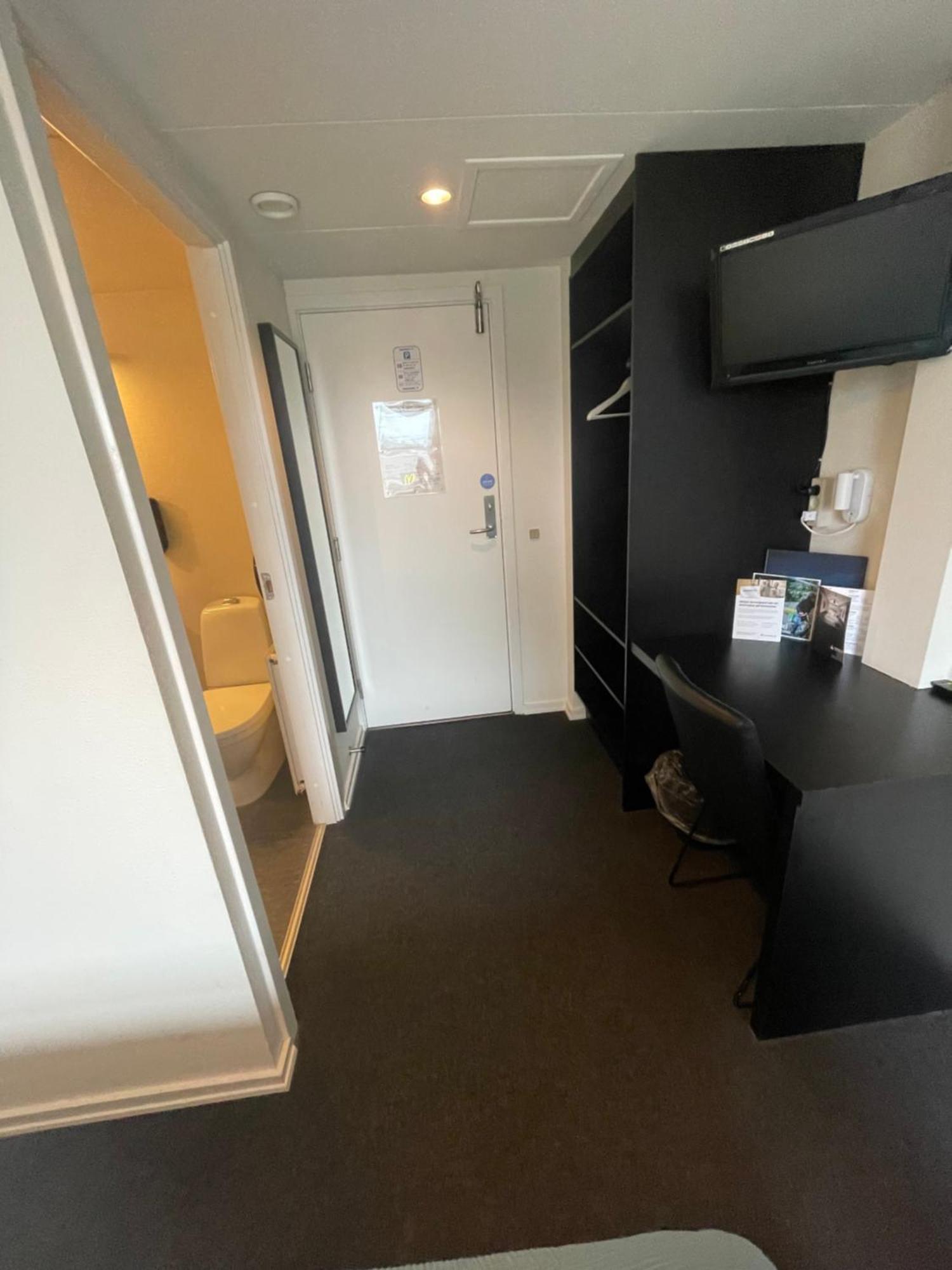 Хостел Stoberiet Свендборг Экстерьер фото A typical studio apartment in the UK