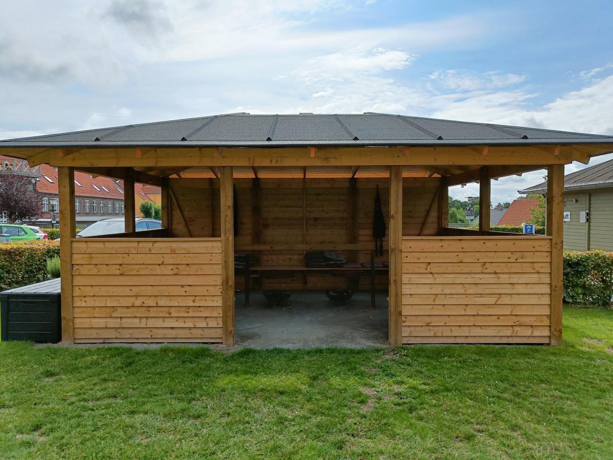 Хостел Stoberiet Свендборг Экстерьер фото A wooden gazebo