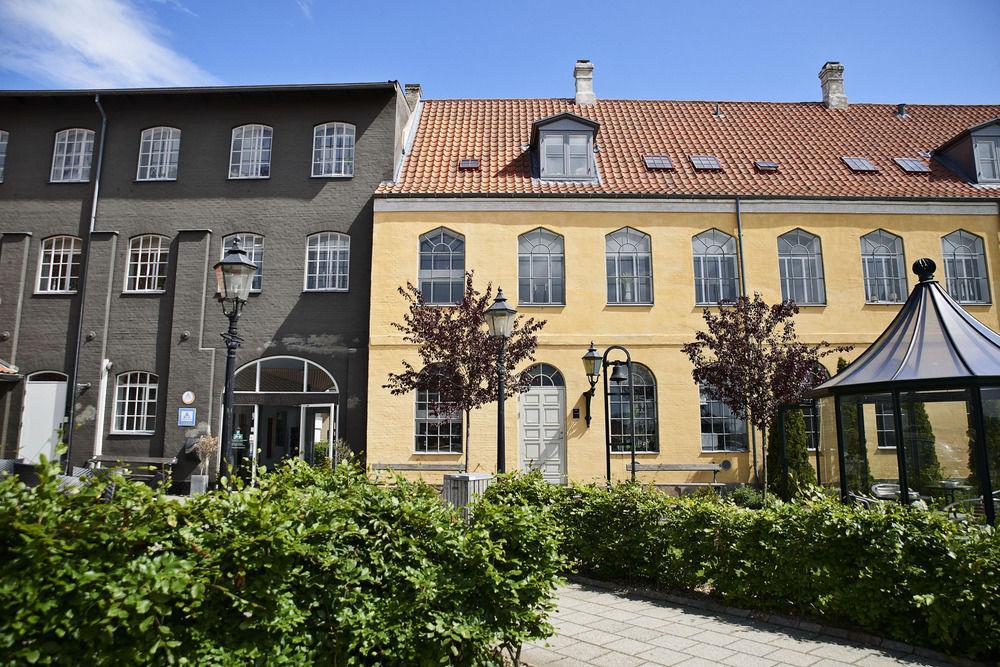 Хостел Stoberiet Свендборг Экстерьер фото The Yellow House